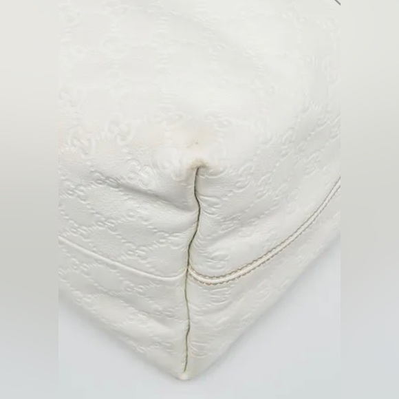 Gucci White Guccissima
Leather Icon Bit Large Hobo. - Picture 3 of 14
